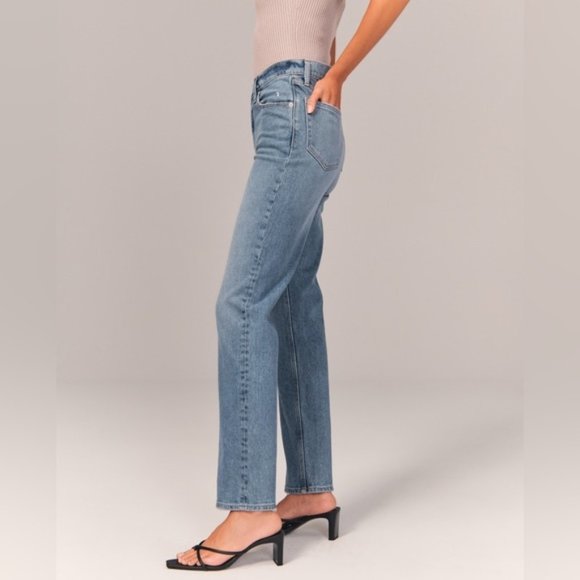 Abercrombie & Fitch Ultra High Rise 90s Straight Jean Criss-Cross waistband 20L - Picture 4 of 6